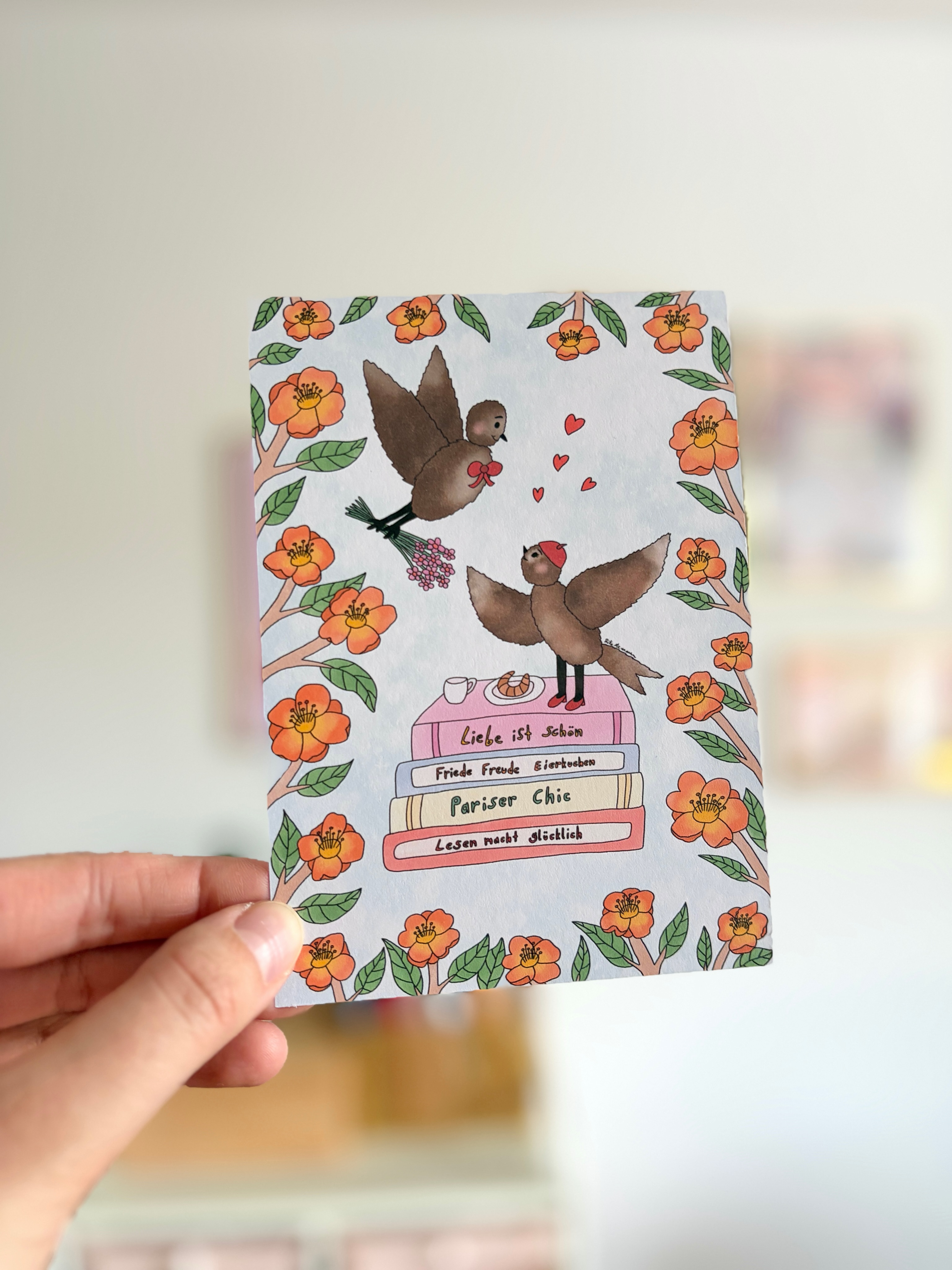 Wenn französische Musik mich dazu inspiriert eine Postkarte zu zeichnen mit einem Pariser Vogel-Liebespärchen, Croissants und Kaffee. Und natürlich Büchern. 🥰
#postkarte #illustration #kunst #malen #papeterie